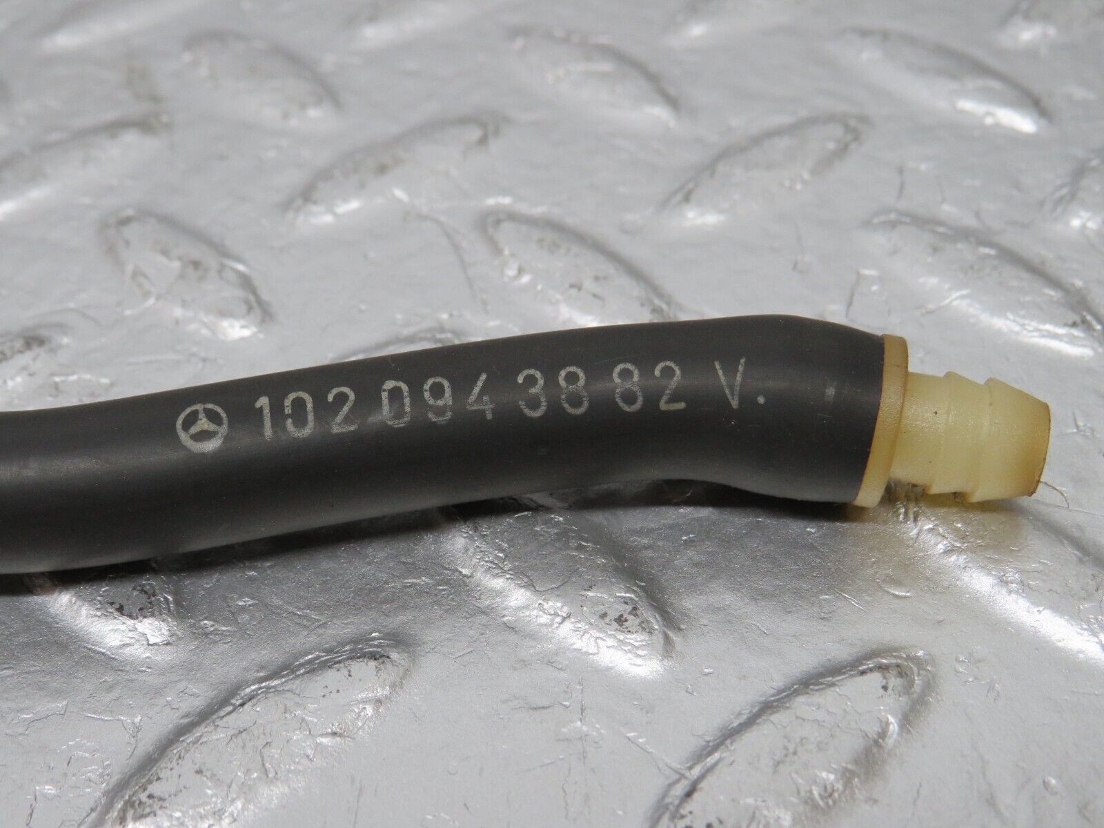 33733 Mercedes-Benz W201 190E 2.0L Crankcase Breather Pipe 1020943882