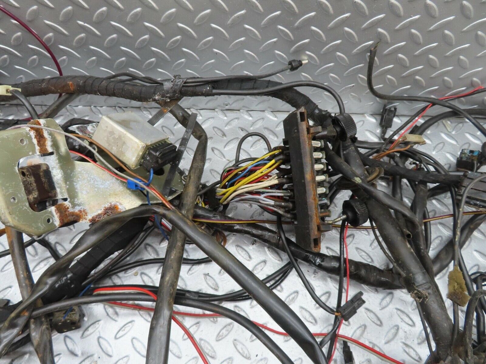 13570 Mercedes-Benz W123 200 Engine Chassis Body Wire Wiring Harness