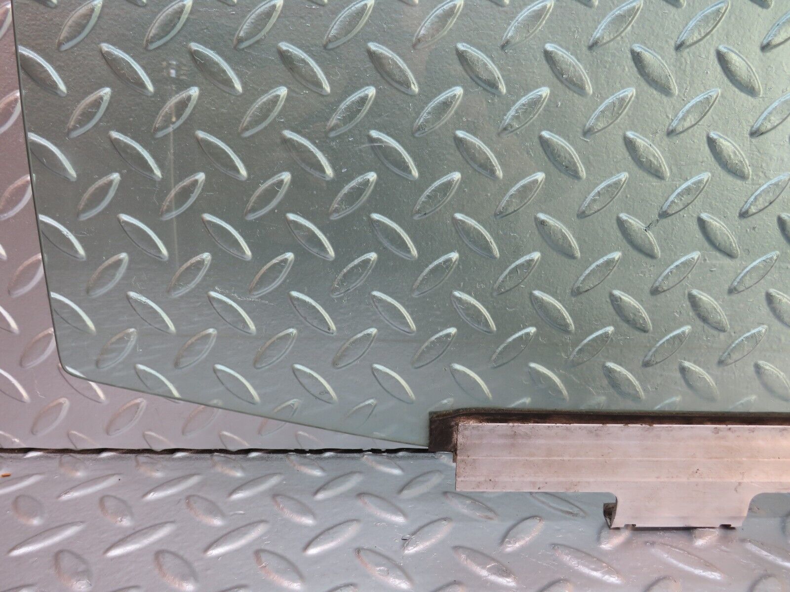 29260 Mercedes-Benz W124 230E Rear Right Door Window Glass