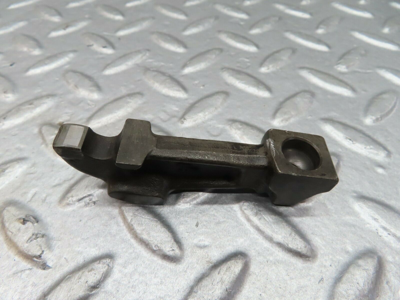 18066 Mercedes-Benz W123 200 Valve Rocker Arm With Retaining Spring