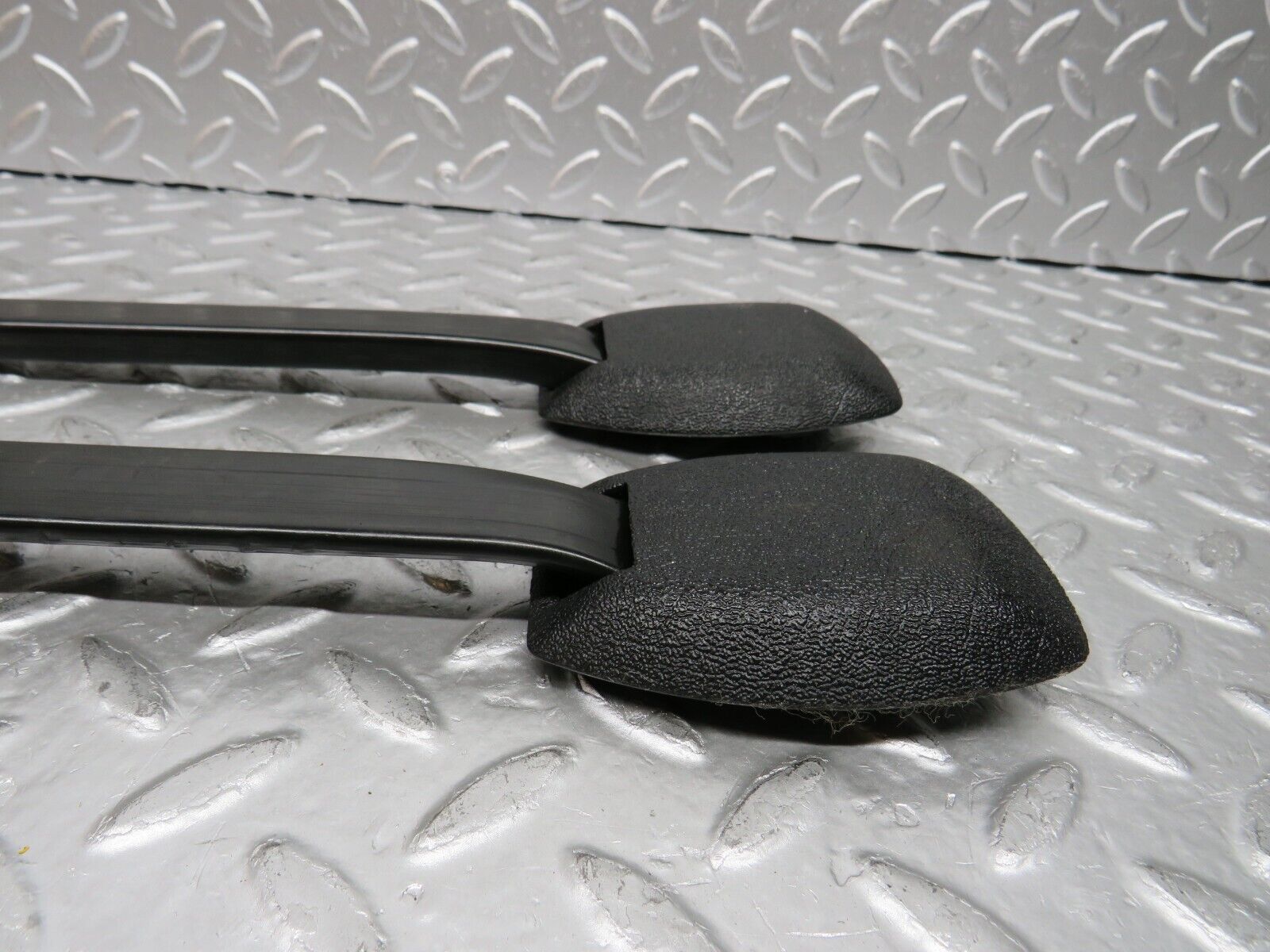 29401 Mercedes-Benz W124 230E Seat Belt Runner Pair 2019190920