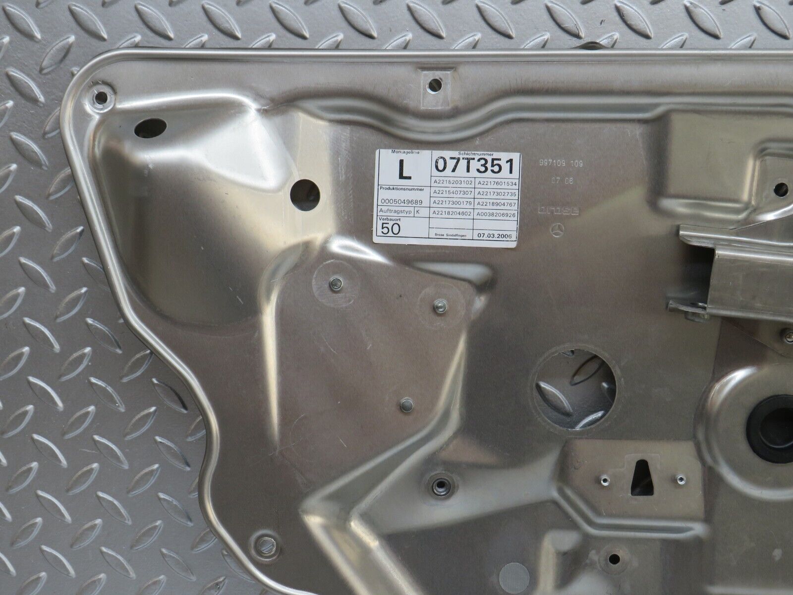 35107 Mercedes-Benz W221 Rear Left Window Regulator Support Panel