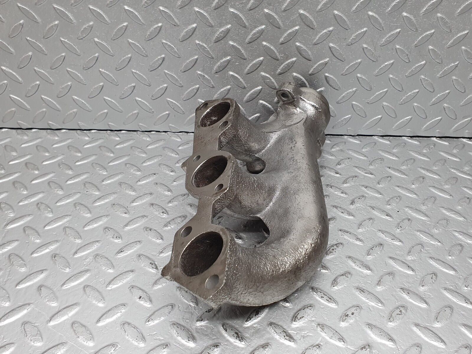 41201 Mercedes-Benz W126 300SE Exhaust Manifold Cylinder 1-3 1031421502