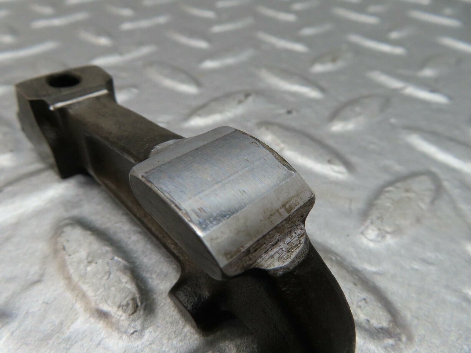 18065 Mercedes-Benz W123 200 Valve Rocker Arm With Retaining Spring