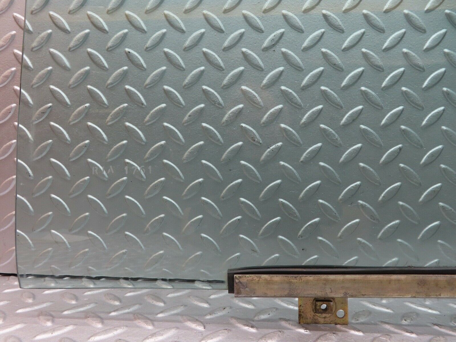 17635 Mercedes-Benz W116 450SEL Rear Left Door Window Glass