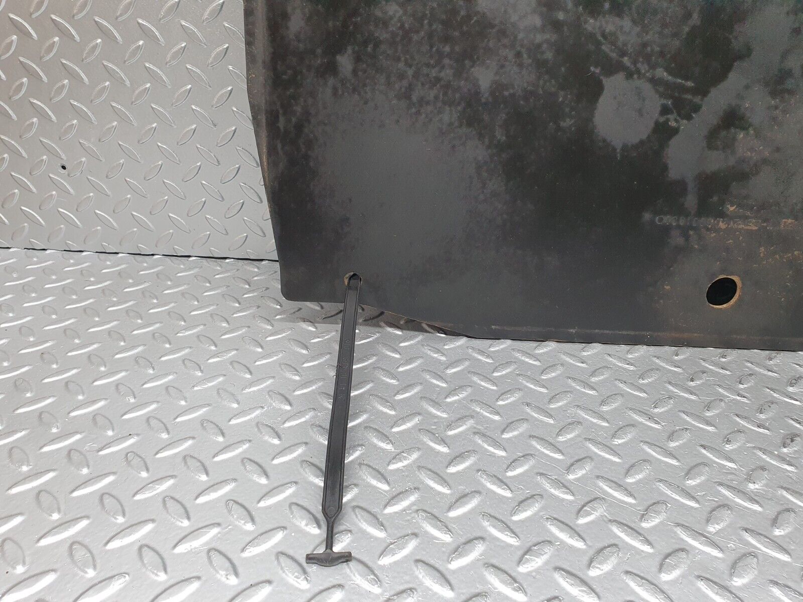 41126 Mercedes-Benz W126 300SE Spare Wheel Cover 1076930114