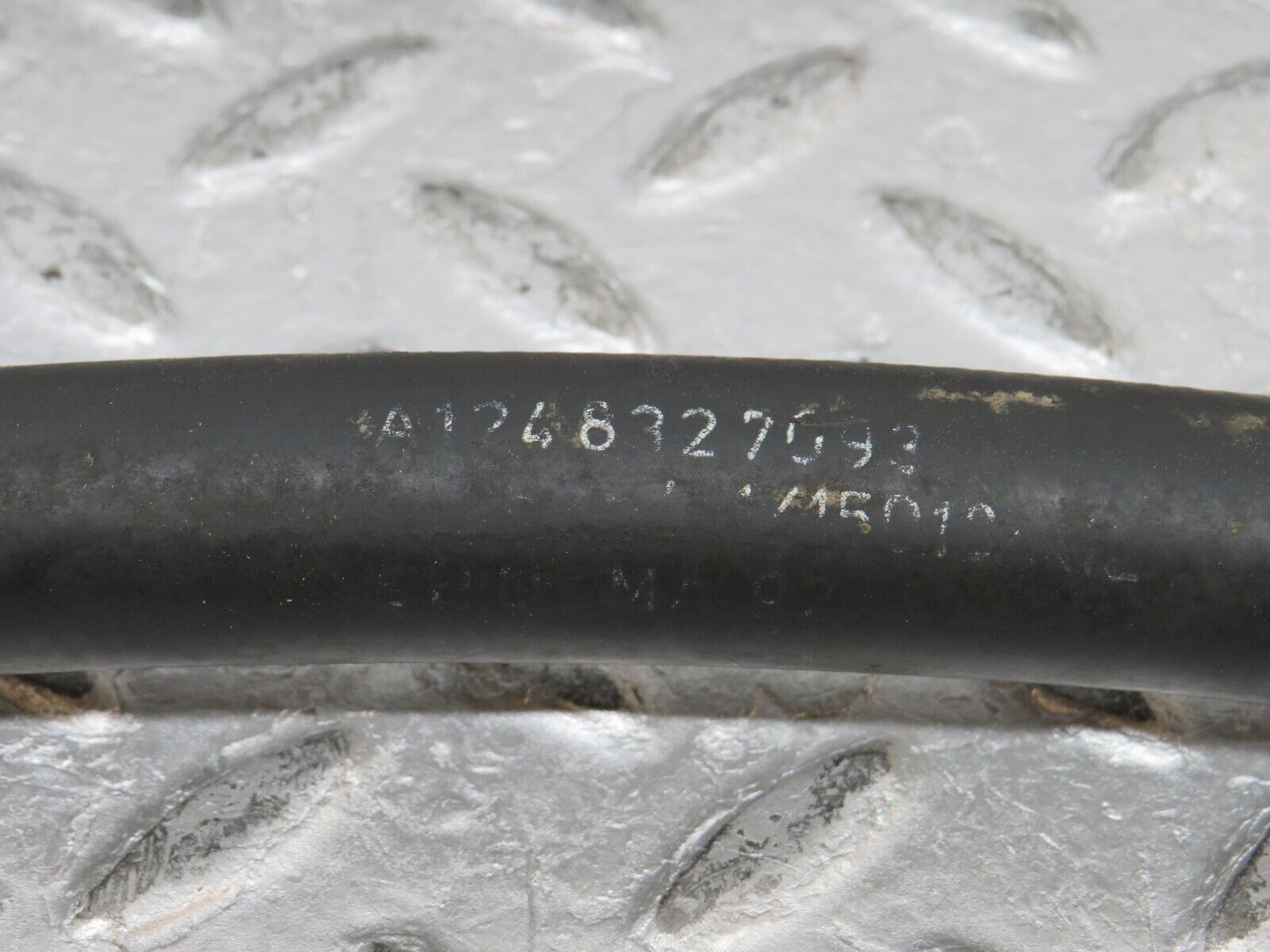 37975 Mercedes-Benz A124 320E Cabriolet Heater Hose Pipe Pair 1248327093