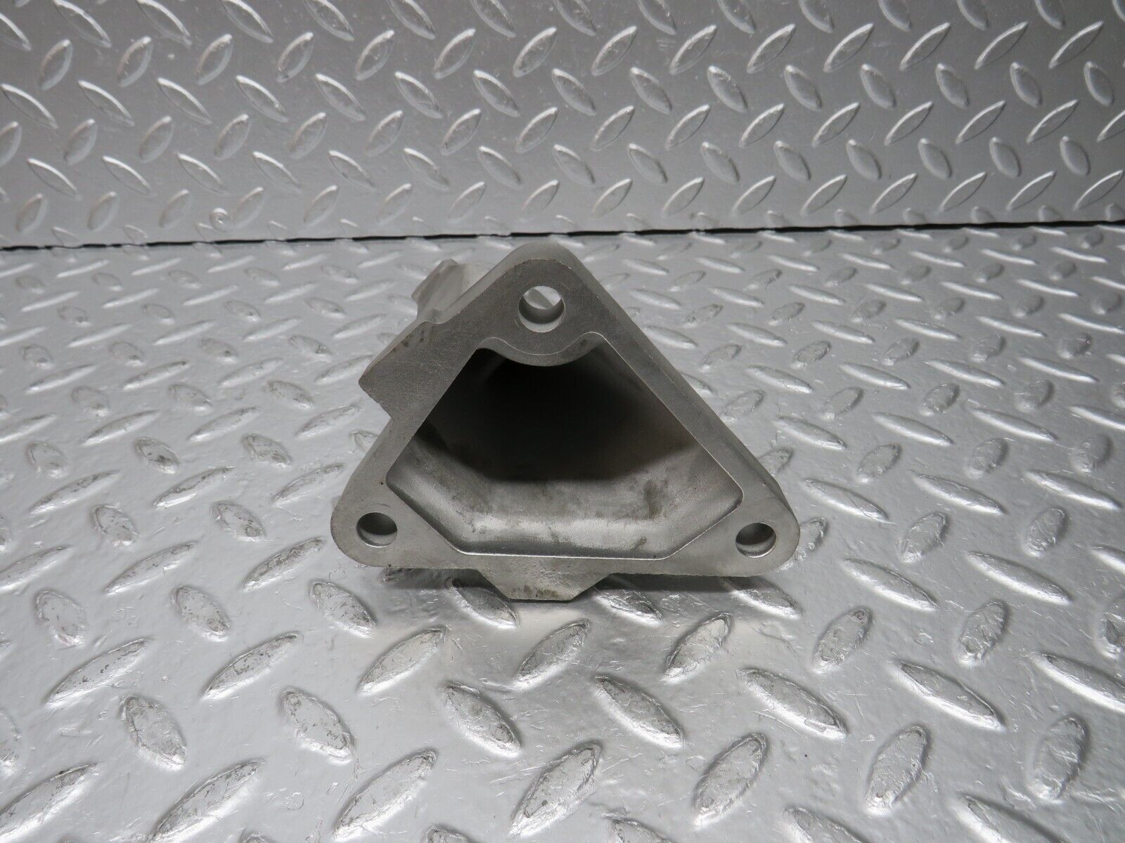 30547 Mercedes-Benz W124 230E Engine Mount Bracket Right Side 1022236204