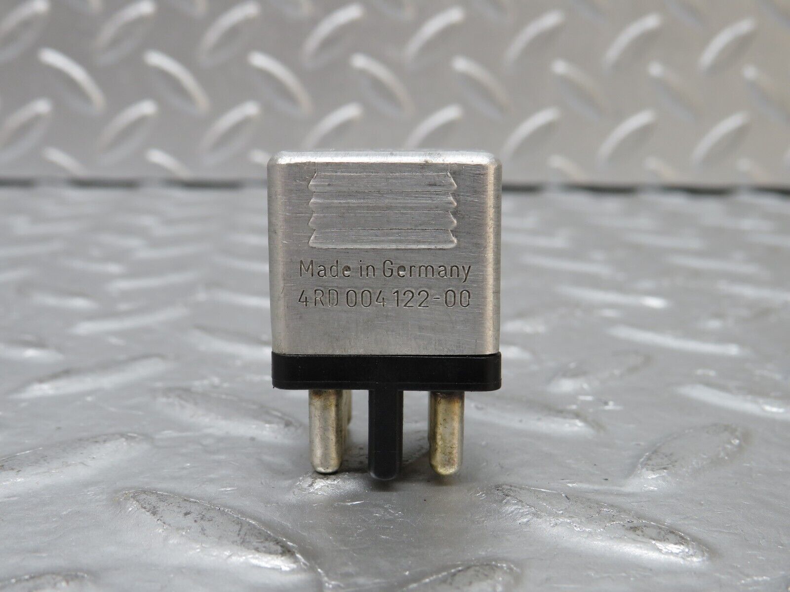 32473 Mercedes-Benz S124 300TE Wagon Multi Purpose Relay 0015420219