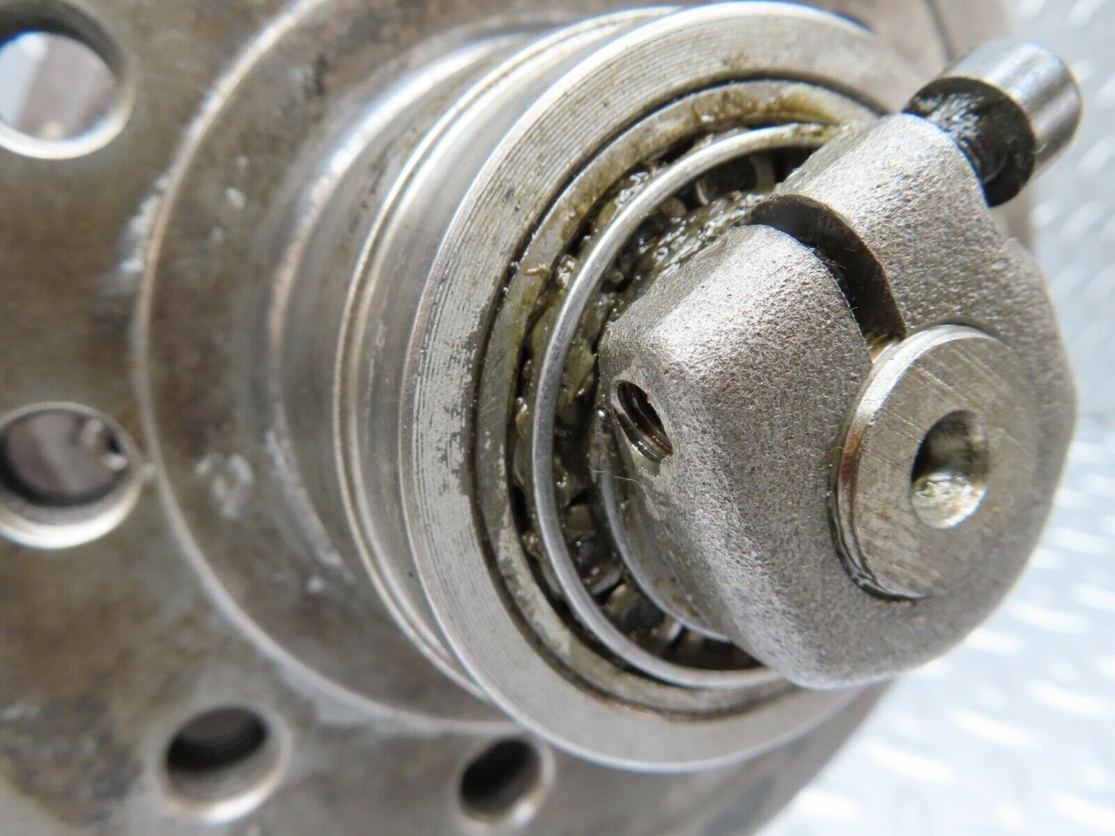 14824 Mercedes-Benz W116 350SE Front Right Wheel Hub