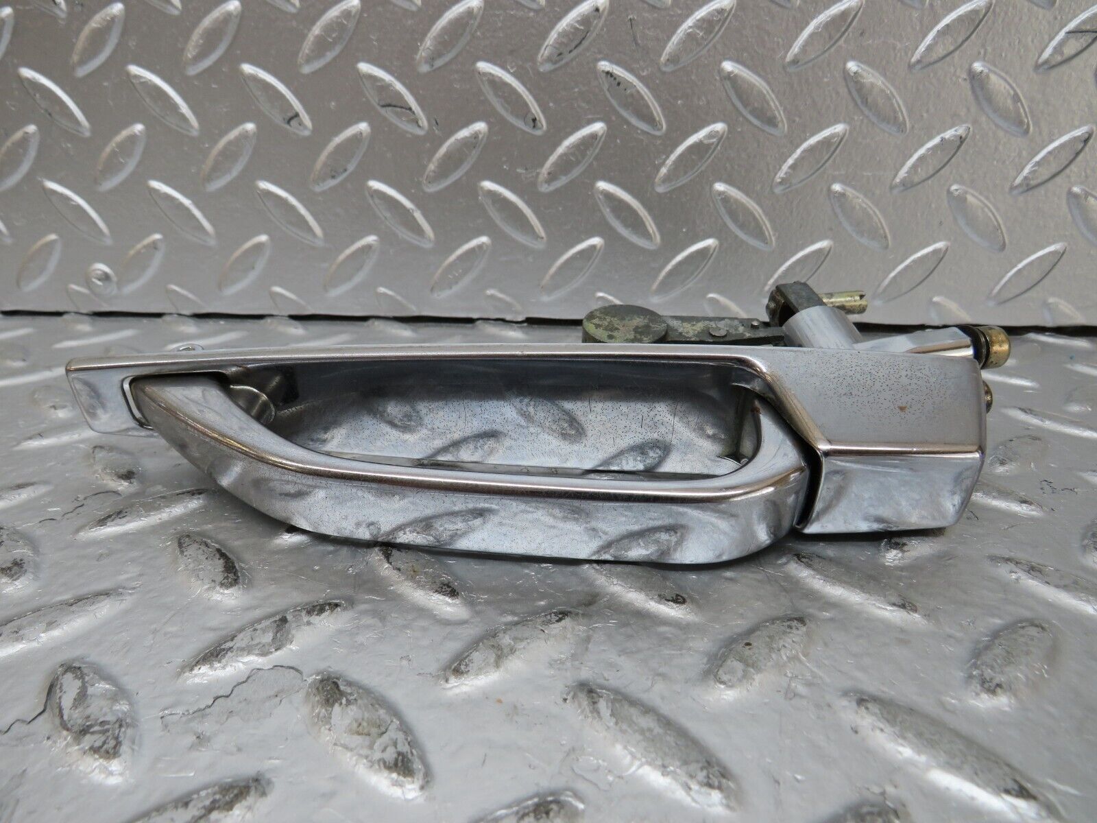 26082 Mercedes-Benz W116 450SE Chrome Door Handle Rear Right No Key 1167600059