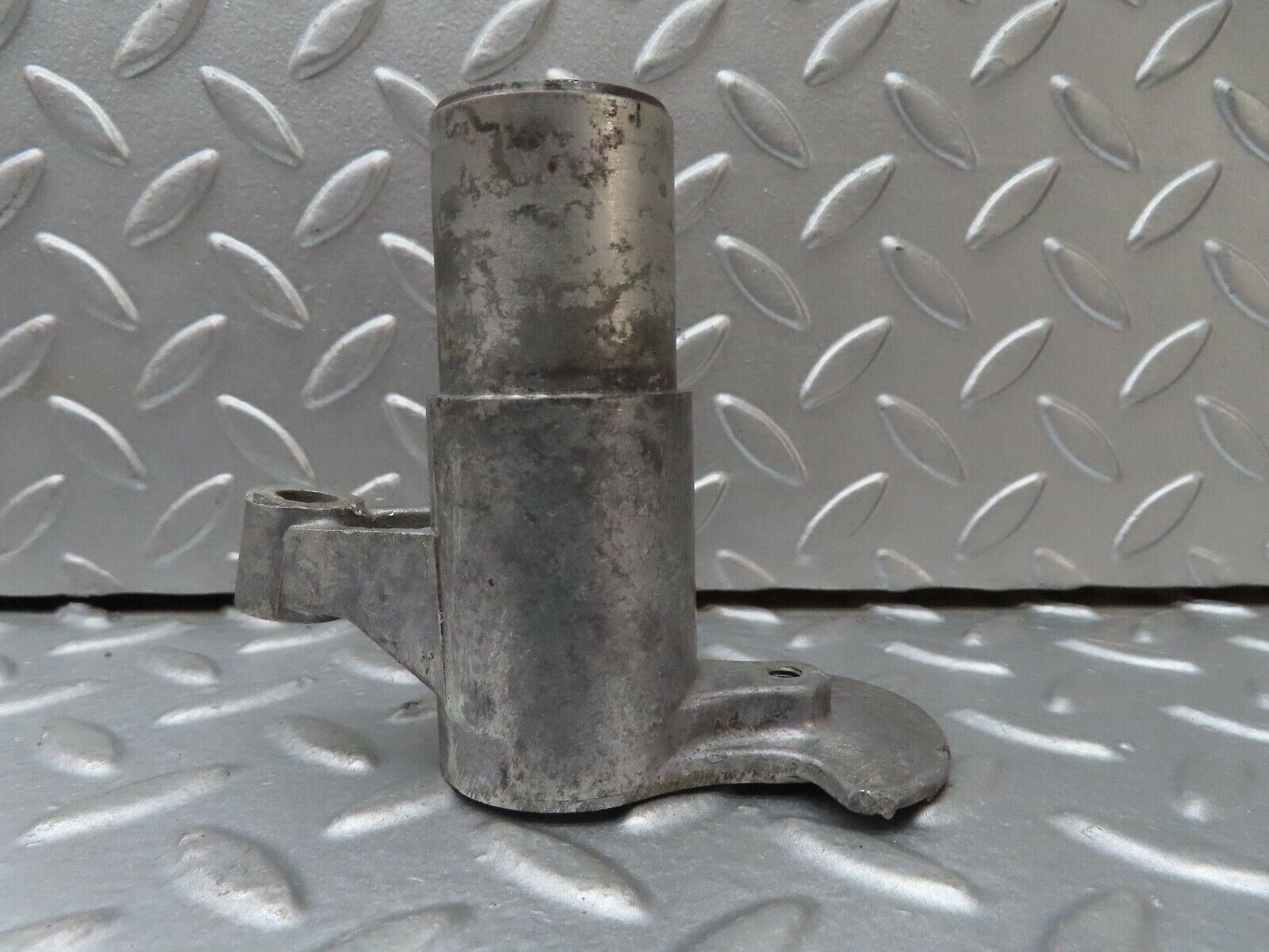 18735 Mercedes-Benz W120 W121 Ponton Ignition Distributor Mount 1211580315