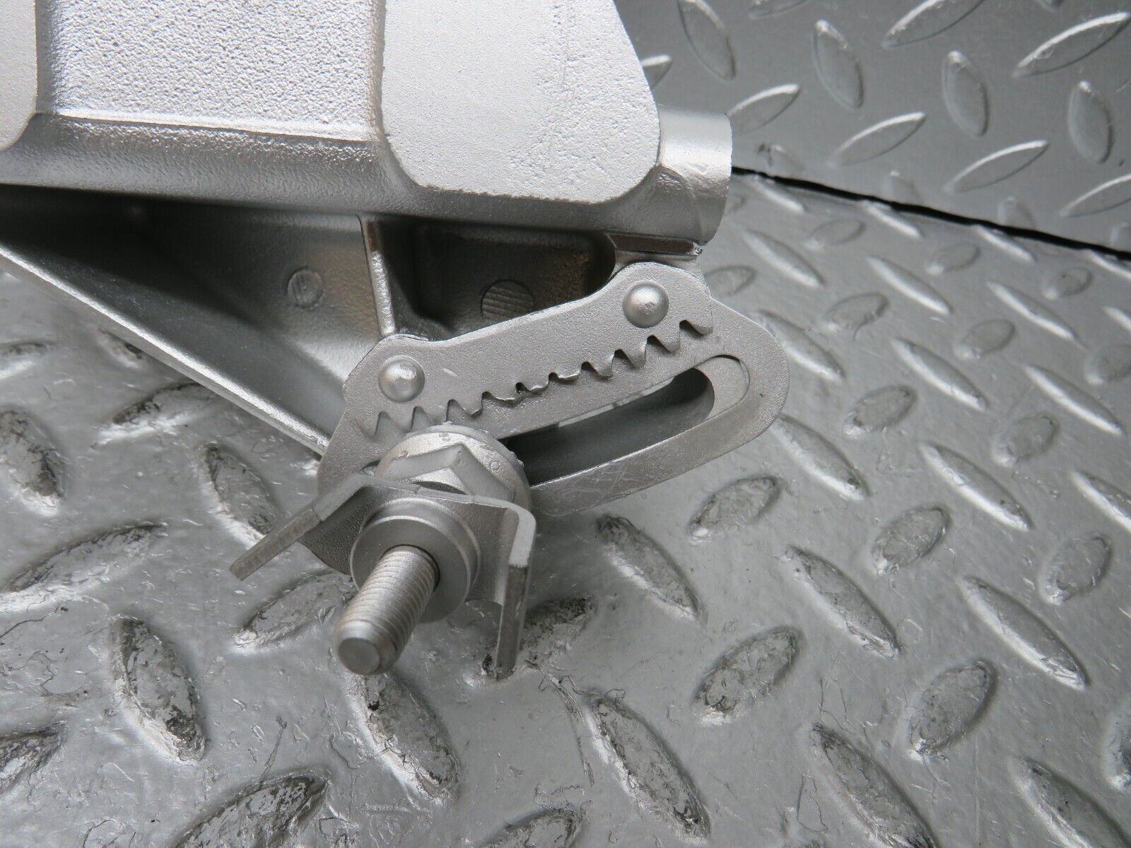 29891 Mercedes-Benz W123 230E Power Steering Pump Bracket 1234660041