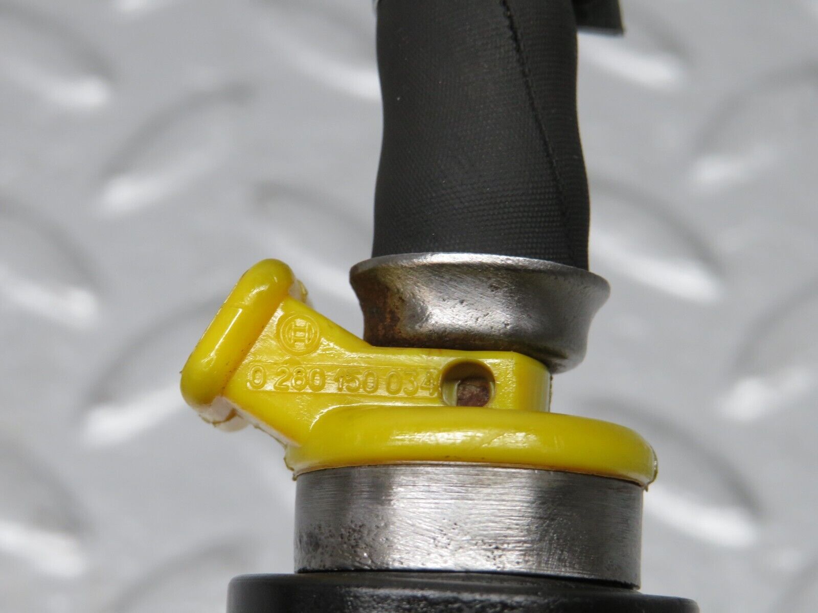 37573 Mercedes-Benz W109 300SEL Fuel Injector Bosch 0280150034