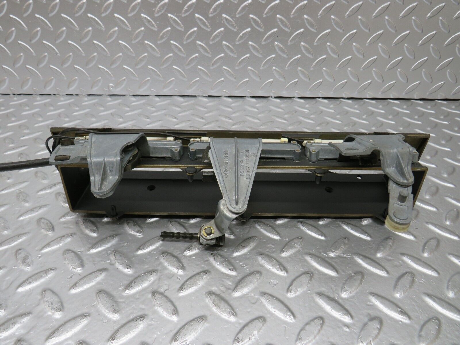 25097 Mercedes-Benz W126 Dashboard Centre Air Vent Console 1268310030