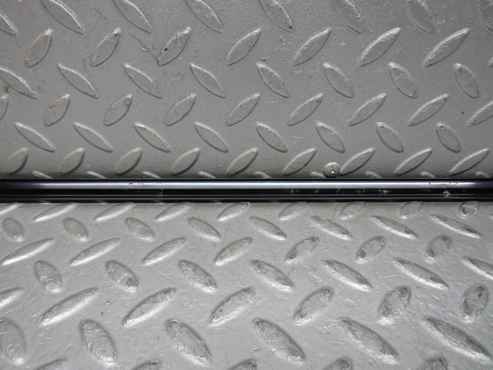 37890 Mercedes-Benz A124 320E Cabriolet Right Door Window Moulding Trim