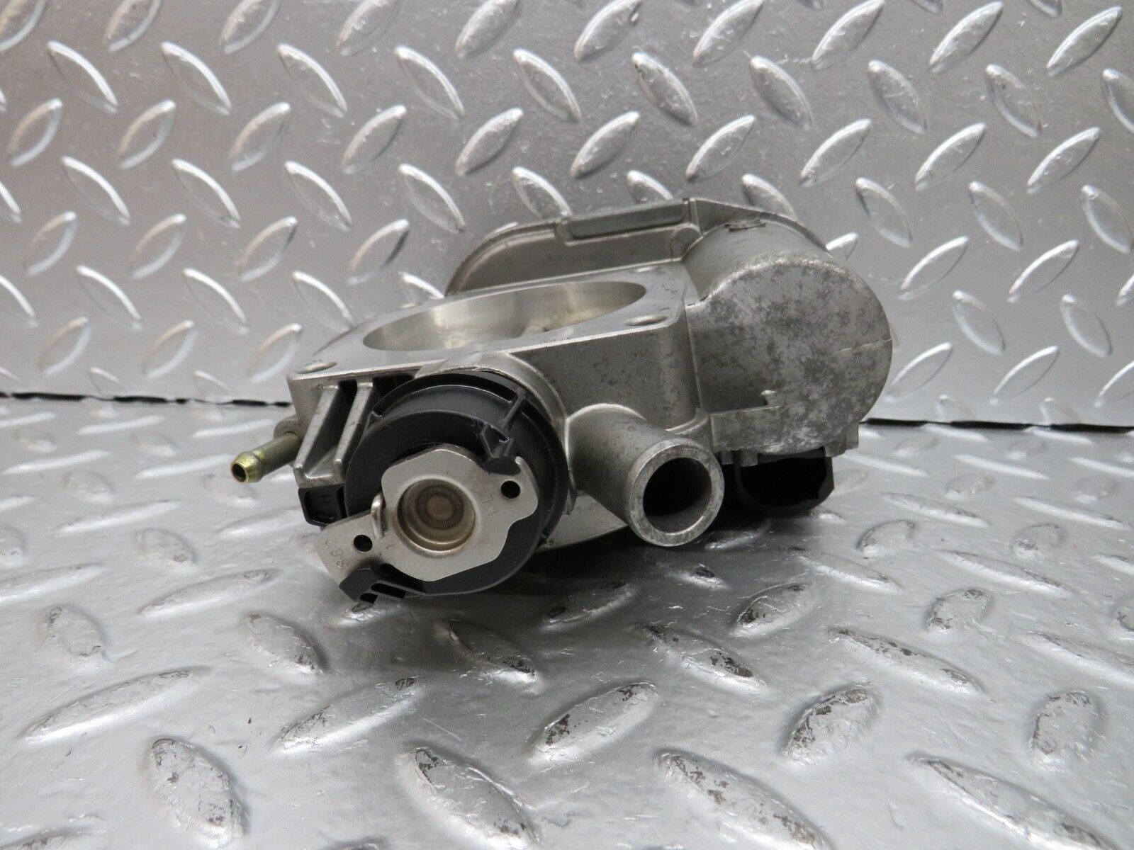 24835 Mercedes-Benz W140 S320 Throttle Body 1041410025