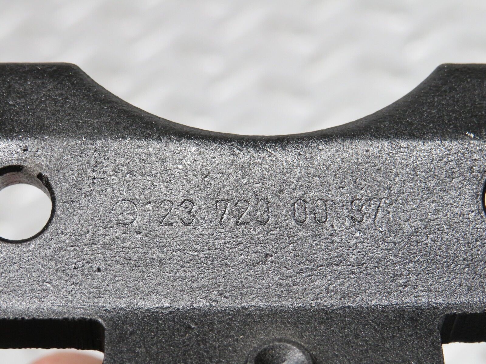 31120 Mercedes-Benz W123 200D Door Hinge Pair 1237200037