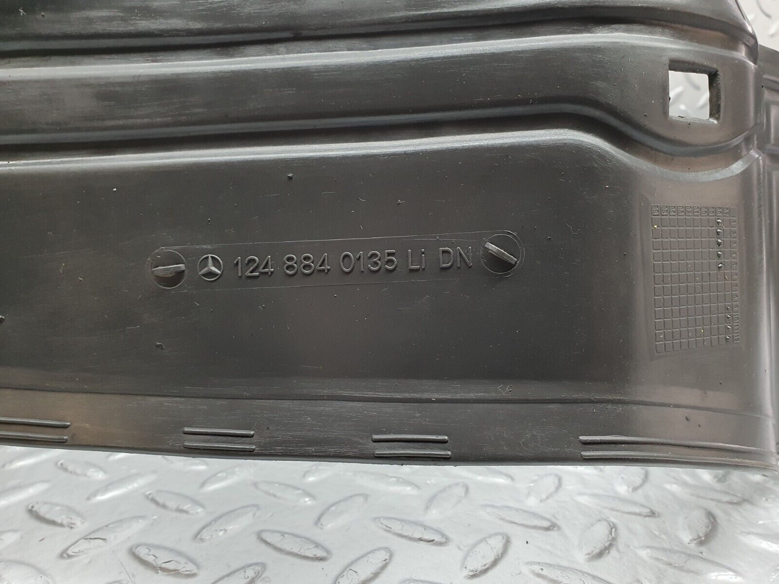 41565 Mercedes-Benz W124 200E Front Left Inner Fender Wing Splash Guard 1248840135