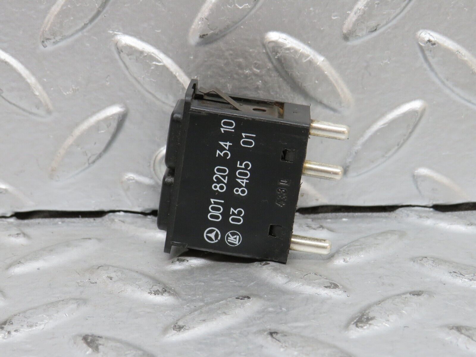 28322 Mercedes-Benz S123 240D Wagon Rear Wiper Control Switch 0018203410