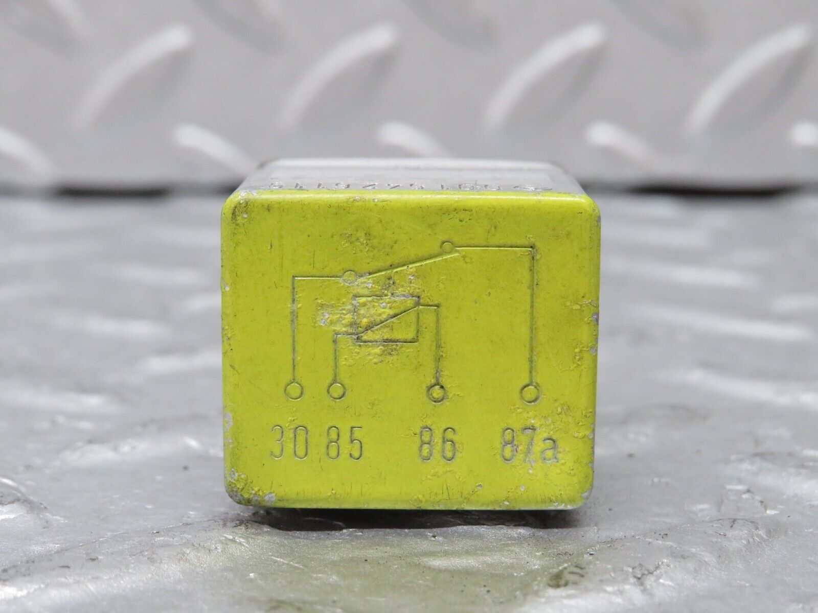 36708 Mercedes-Benz W201 190E 2.0L Fuel Cut Off Relay 0015426119