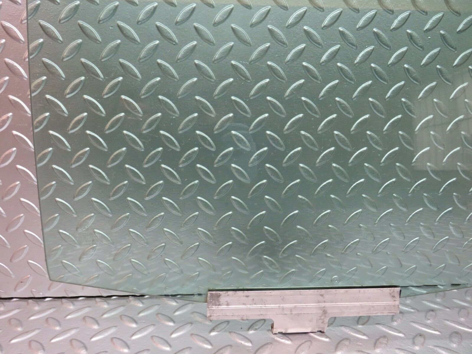 24437 Mercedes-Benz S124 220TE Wagon Rear Right Door Window Glass