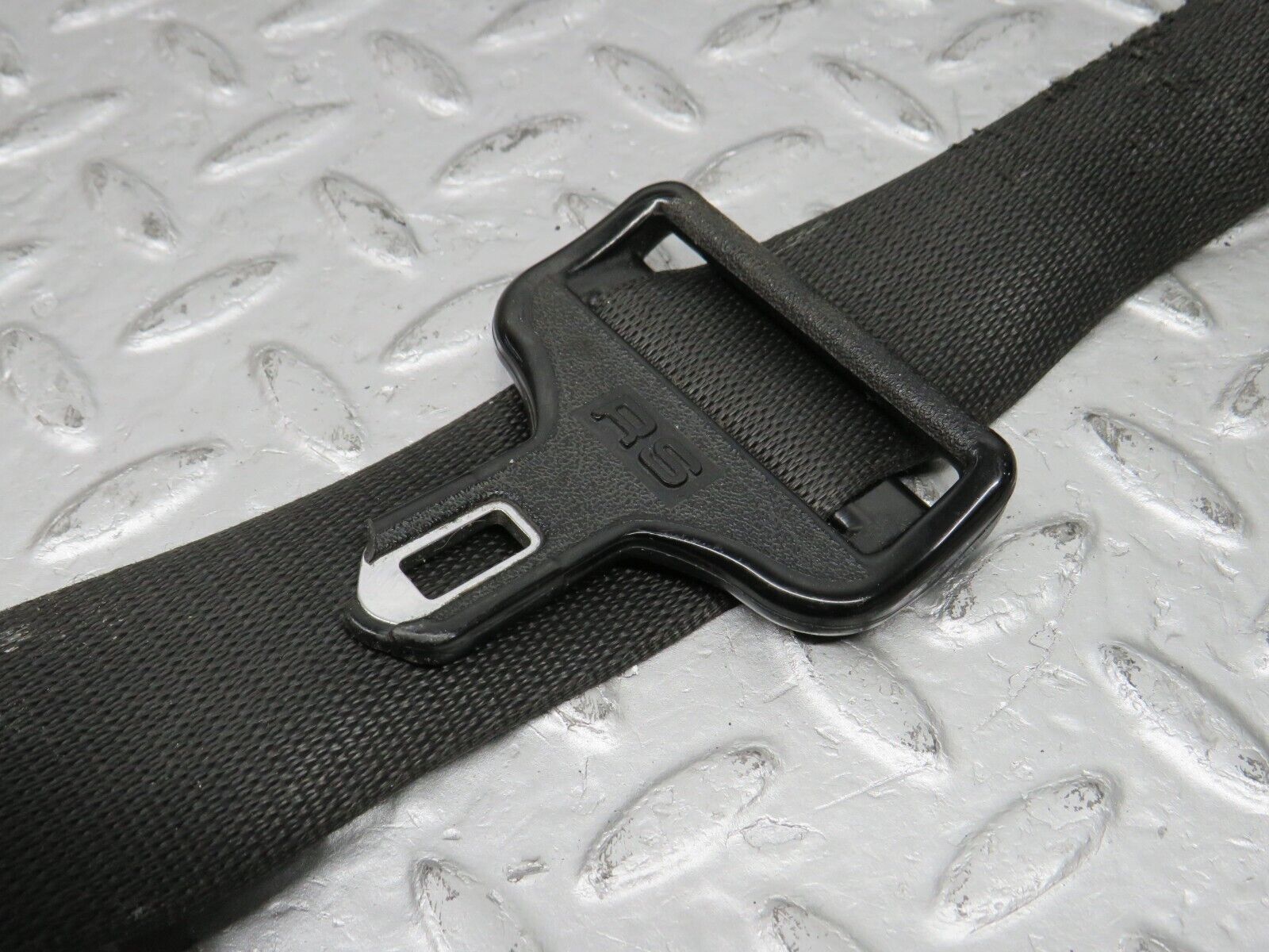 39056 Mercedes-Benz W201 190E 2.6L Front Right Seat Belt With Buckle 2018606885 1248606269