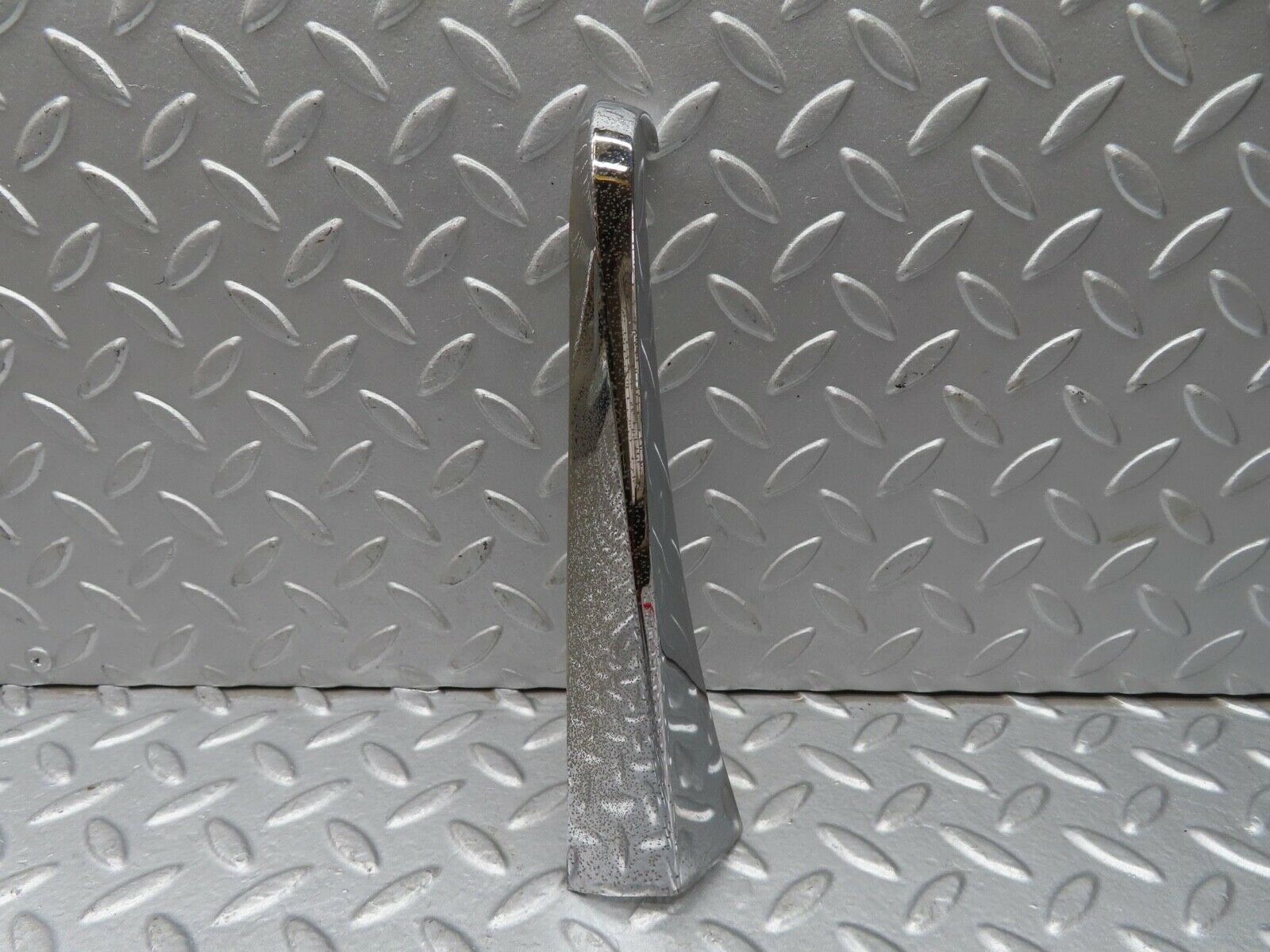 13084 Mercedes-Benz W111 220S Rear Right Fender Wing Tail Chrome Trim 1116900479