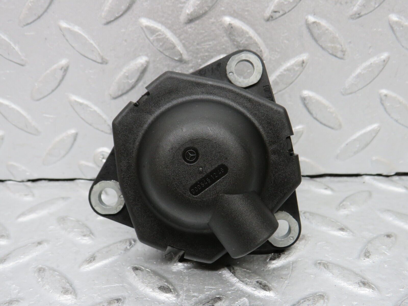 37909 Mercedes-Benz A124 320E Cabriolet Rear Axle Transfer Case Plug 0005451246