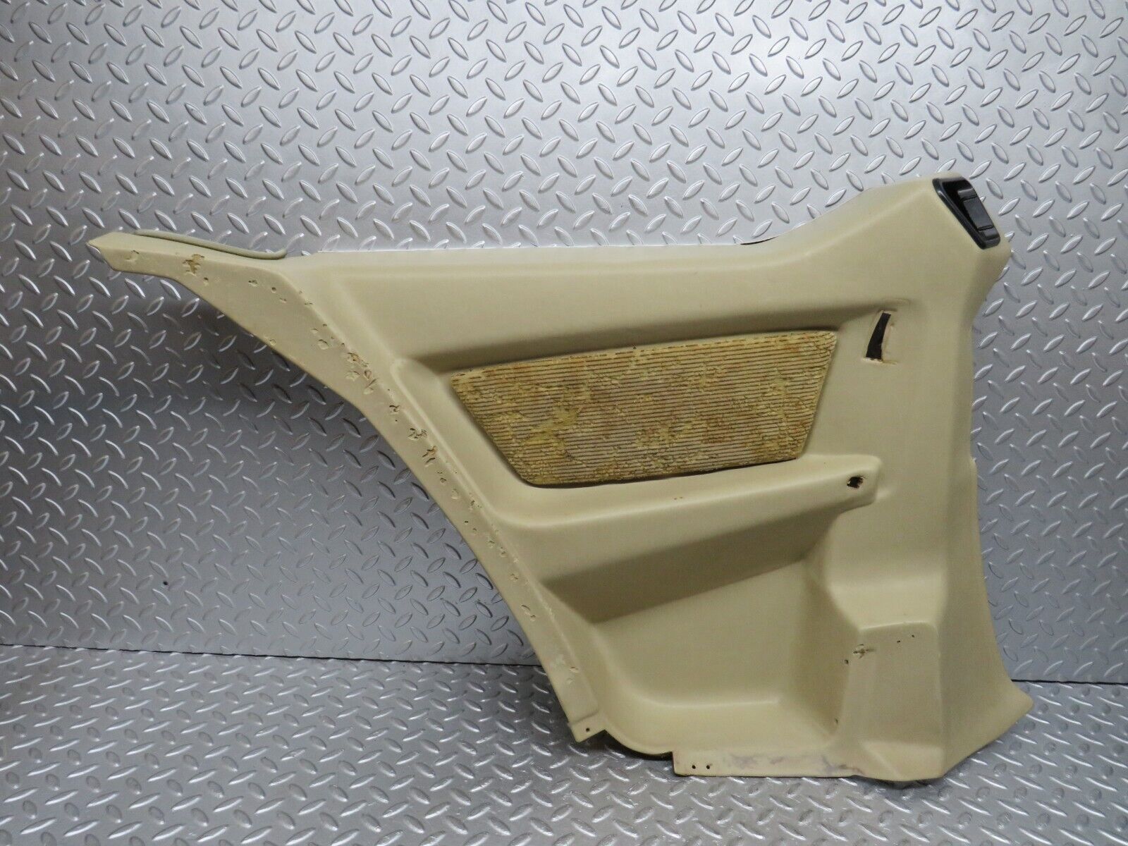 37072 Mercedes-Benz C126 420SEC Coupe Rear Left Card Panel Beige