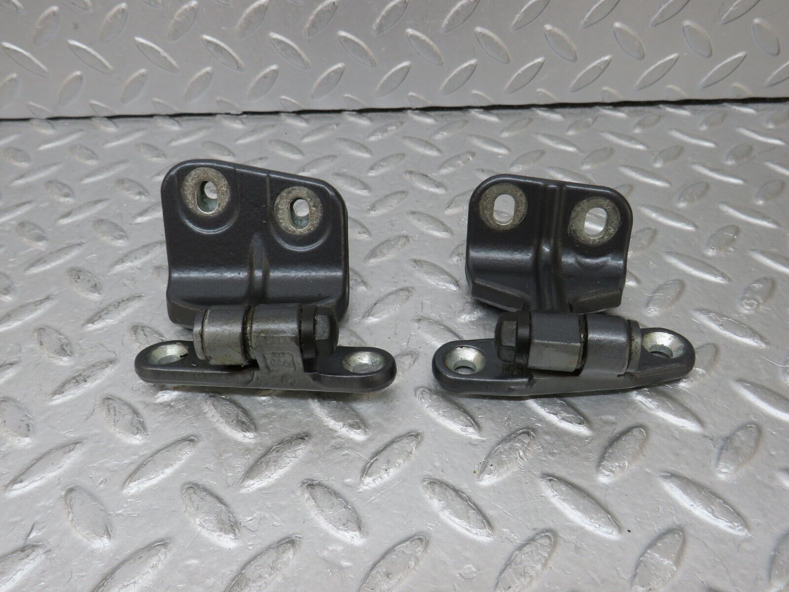 35268 Mercedes-Benz W221 Rear Right Door Hinge