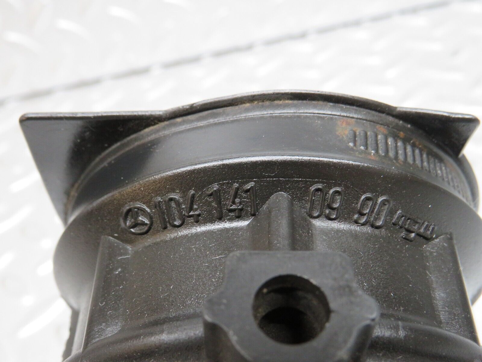 29126 Mercedes-Benz C124 320CE Coupe Air Intake Pipe 1041410990