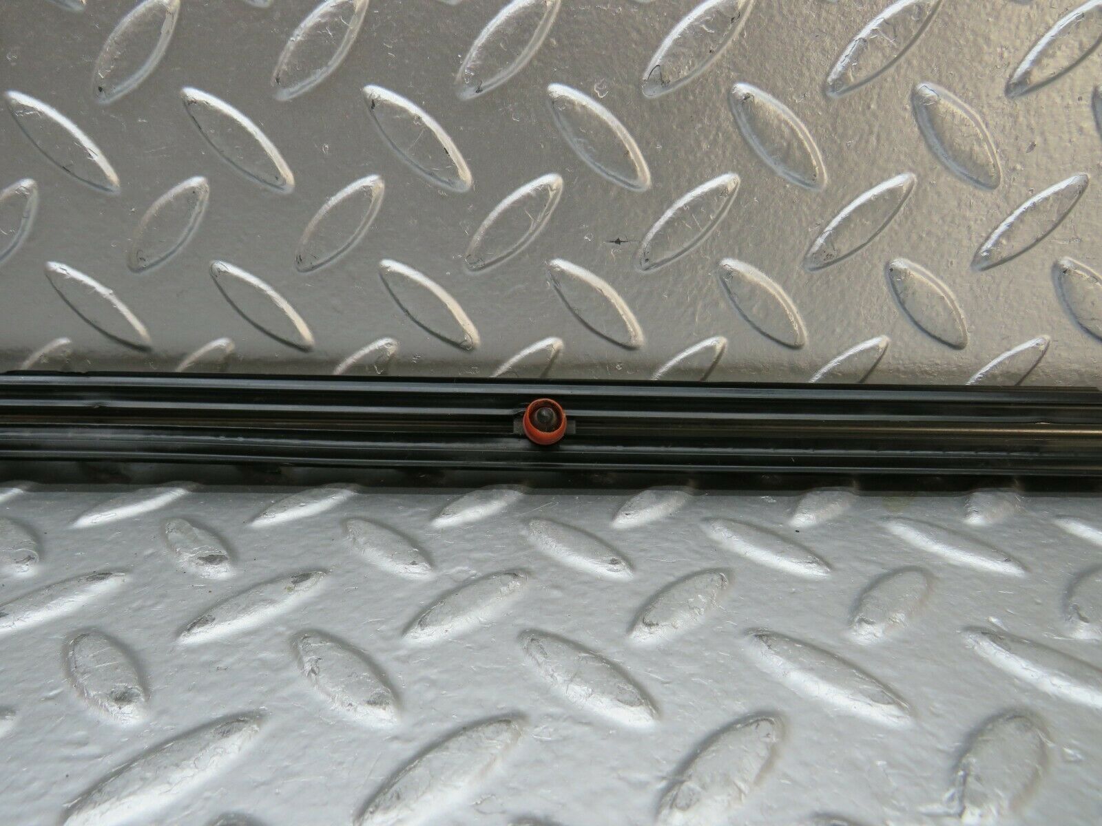 24007 Mercedes-Benz W123 280E Front Left Fender Wing Centre Moulding Trim