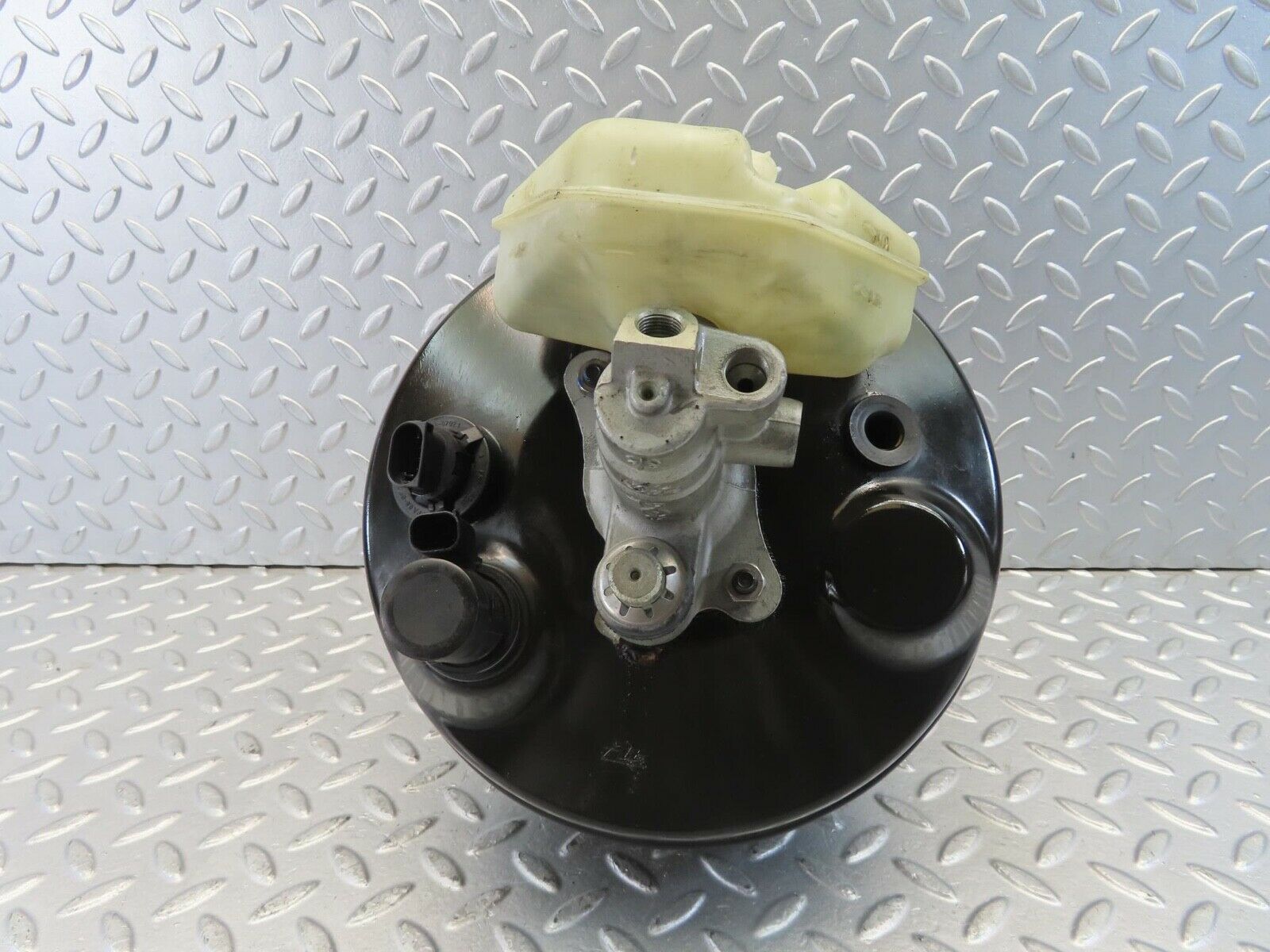 11210 Mercedes-Benz W221 S320 Brake Booster With Master Cylinder 2214300430