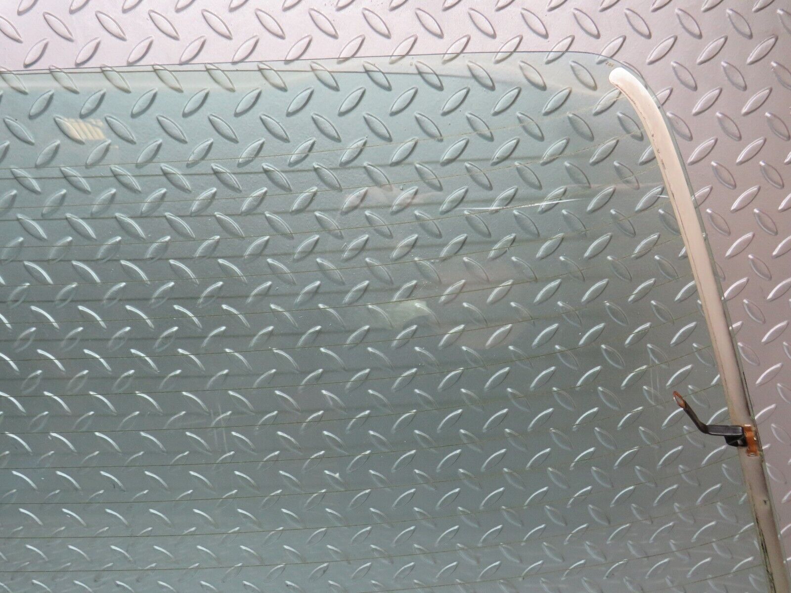 28110 Mercedes-Benz W123 280E Rear Heated Windscreen Glass