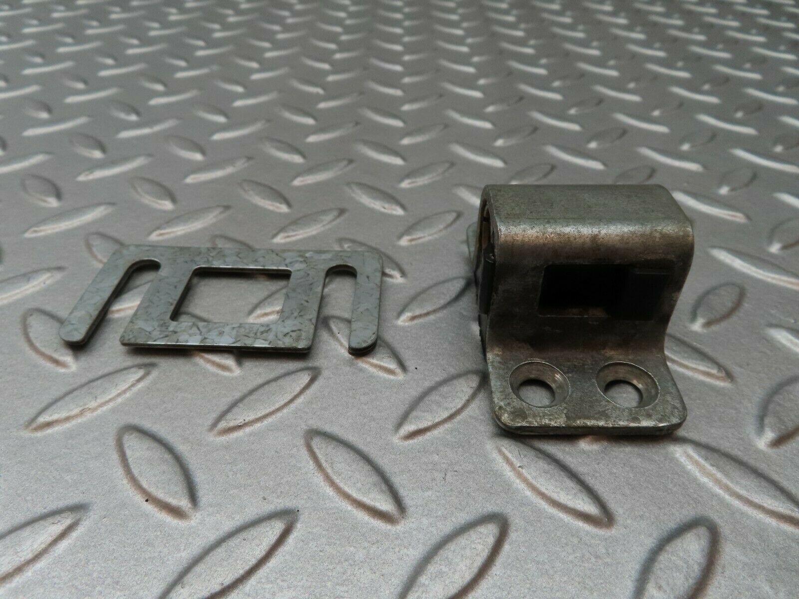 4492 Mercedes-Benz W123 230E Door Lock Latch Right Side