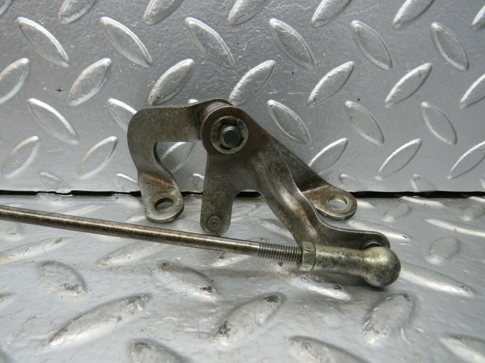 23402 Mercedes-Benz W116 350SE Throttle Linkage