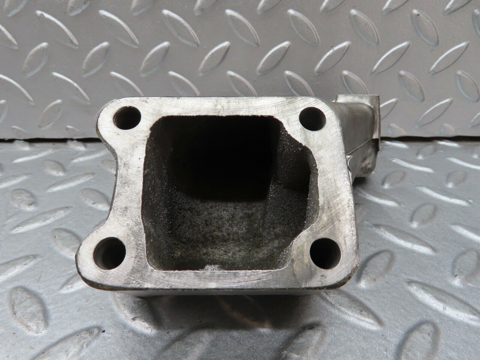 17672 Mercedes-Benz W116 450SEL Engine Mount Bracket Left Side 1162232904