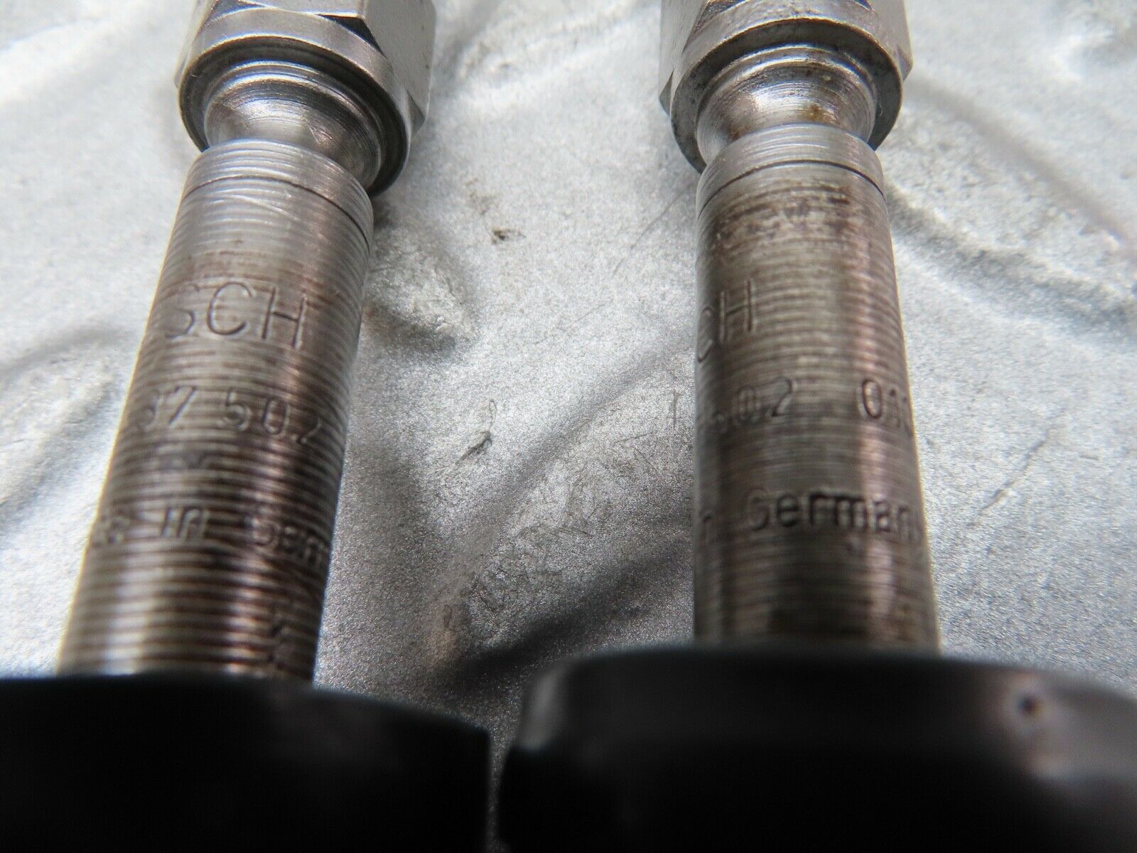 16948 Mercedes-Benz C123 280CE Coupe 2x Fuel Injectors Bosch 0437502010