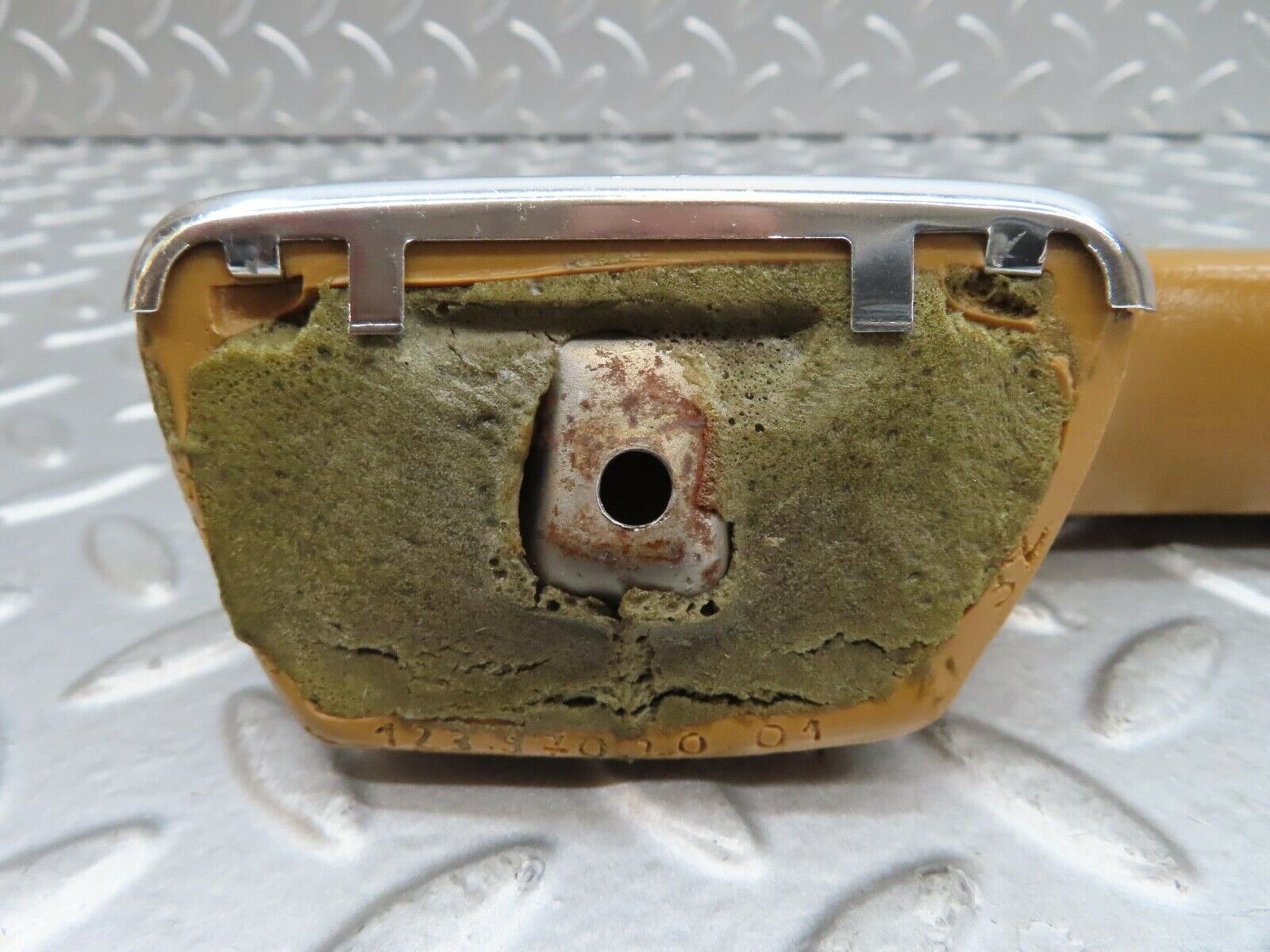 15844 Mercedes-Benz W123 280E Right Interior Door Handle Beige 1239702001