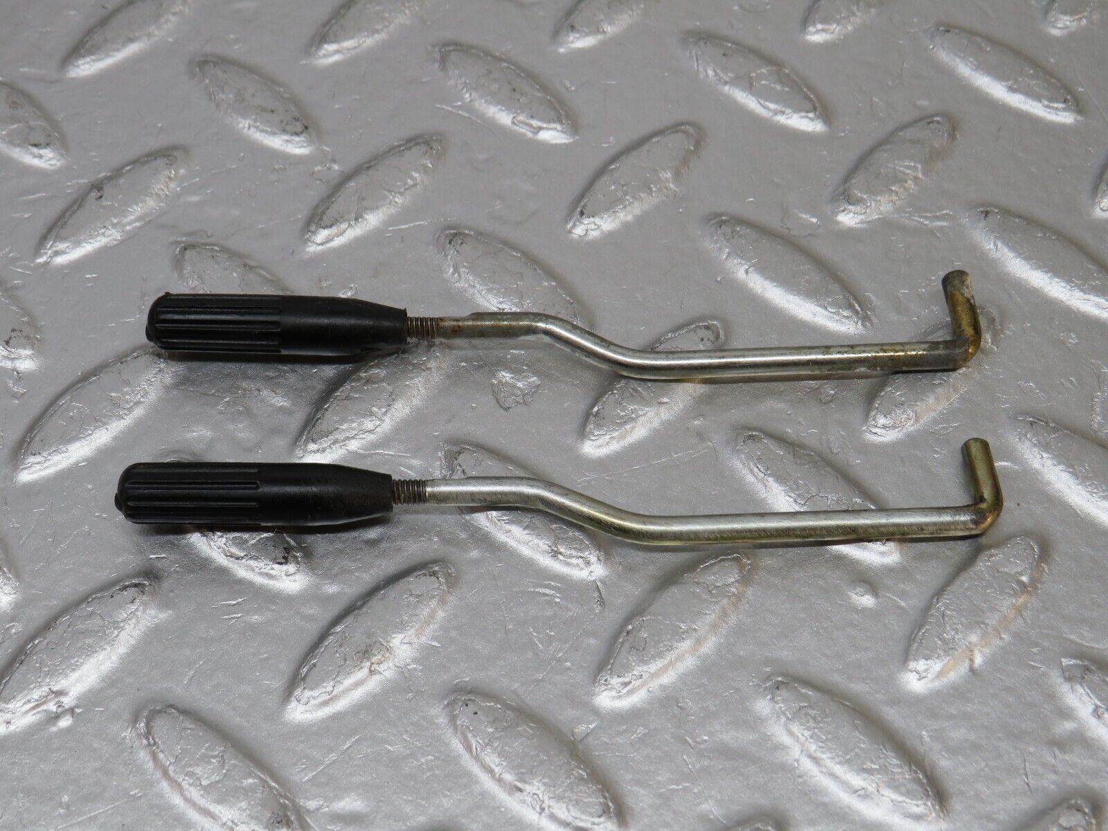 33636 Mercedes-Benz W201 190E 2.0L Front Door Lock Knob Pair