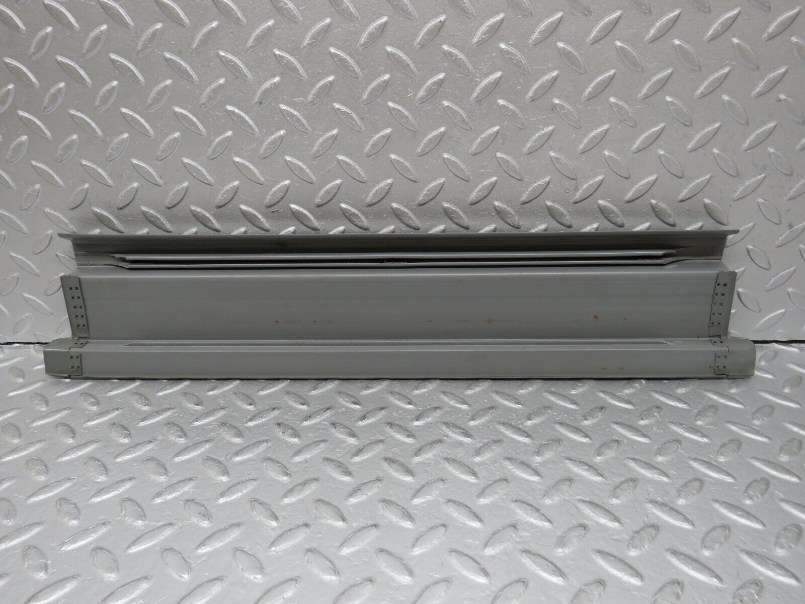 35991 Mercedes-Benz W126 420SE Rear Right Door Sill Trim Grey