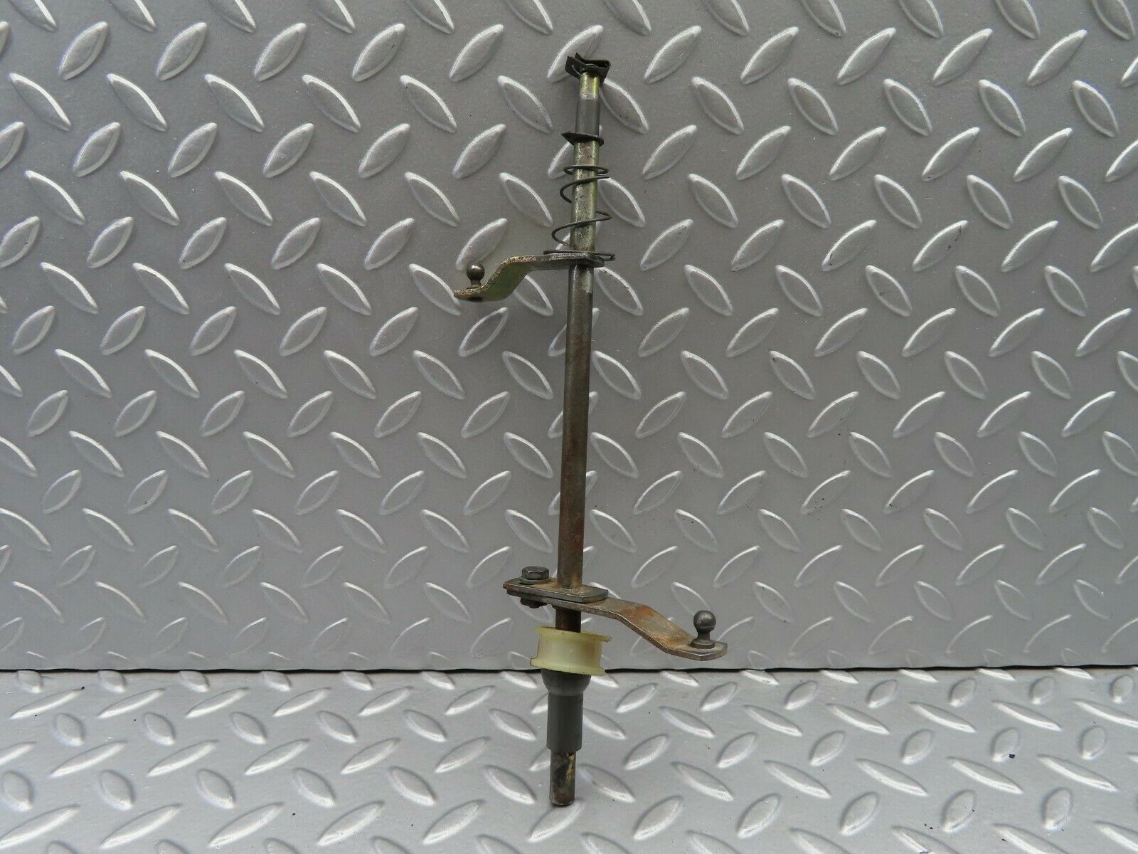 6402 Mercedes-Benz W126 380SE Throttle Linkage