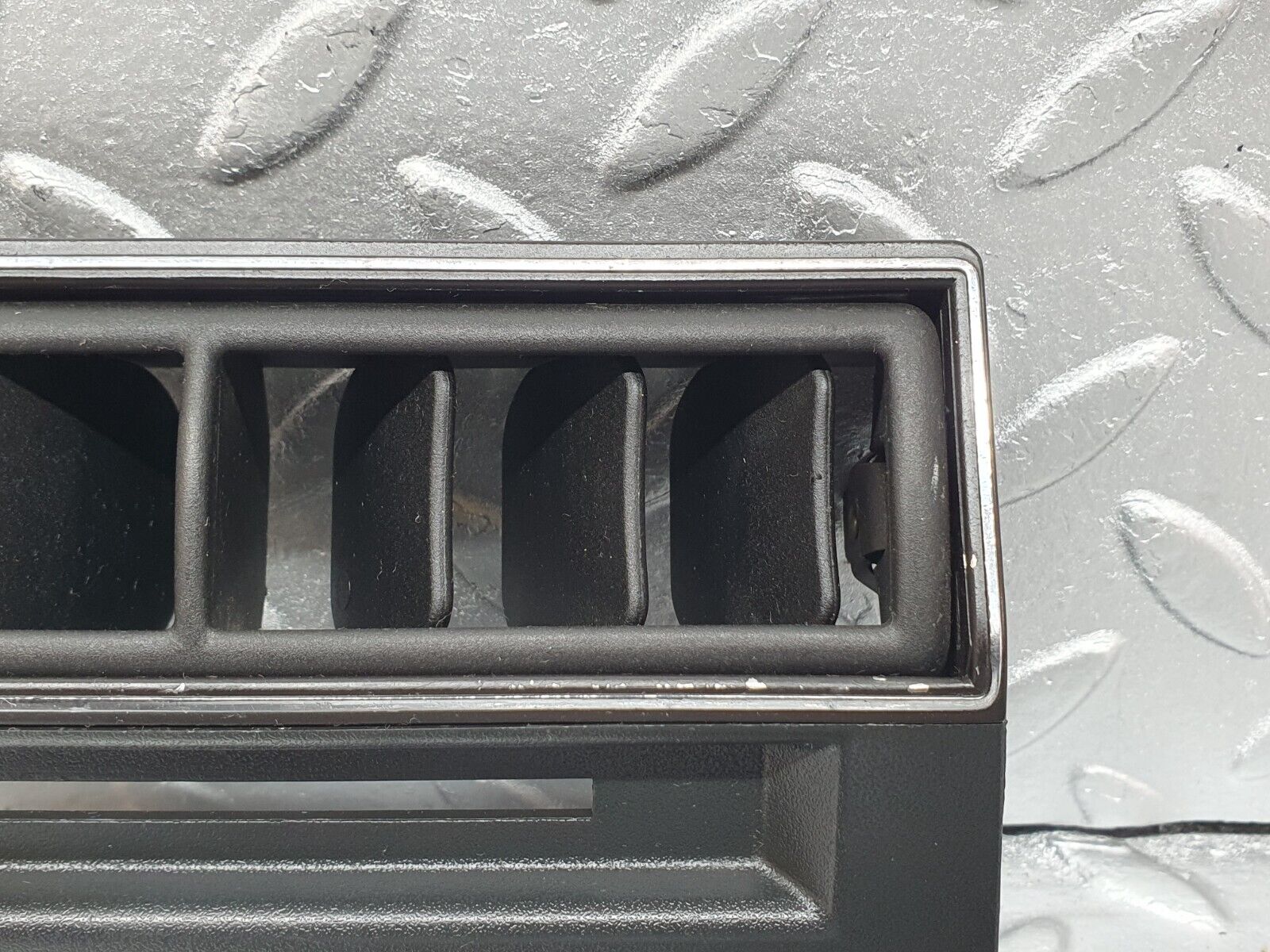 40984 Mercedes-Benz W126 300SE Centre Console Air Vent 1268300013