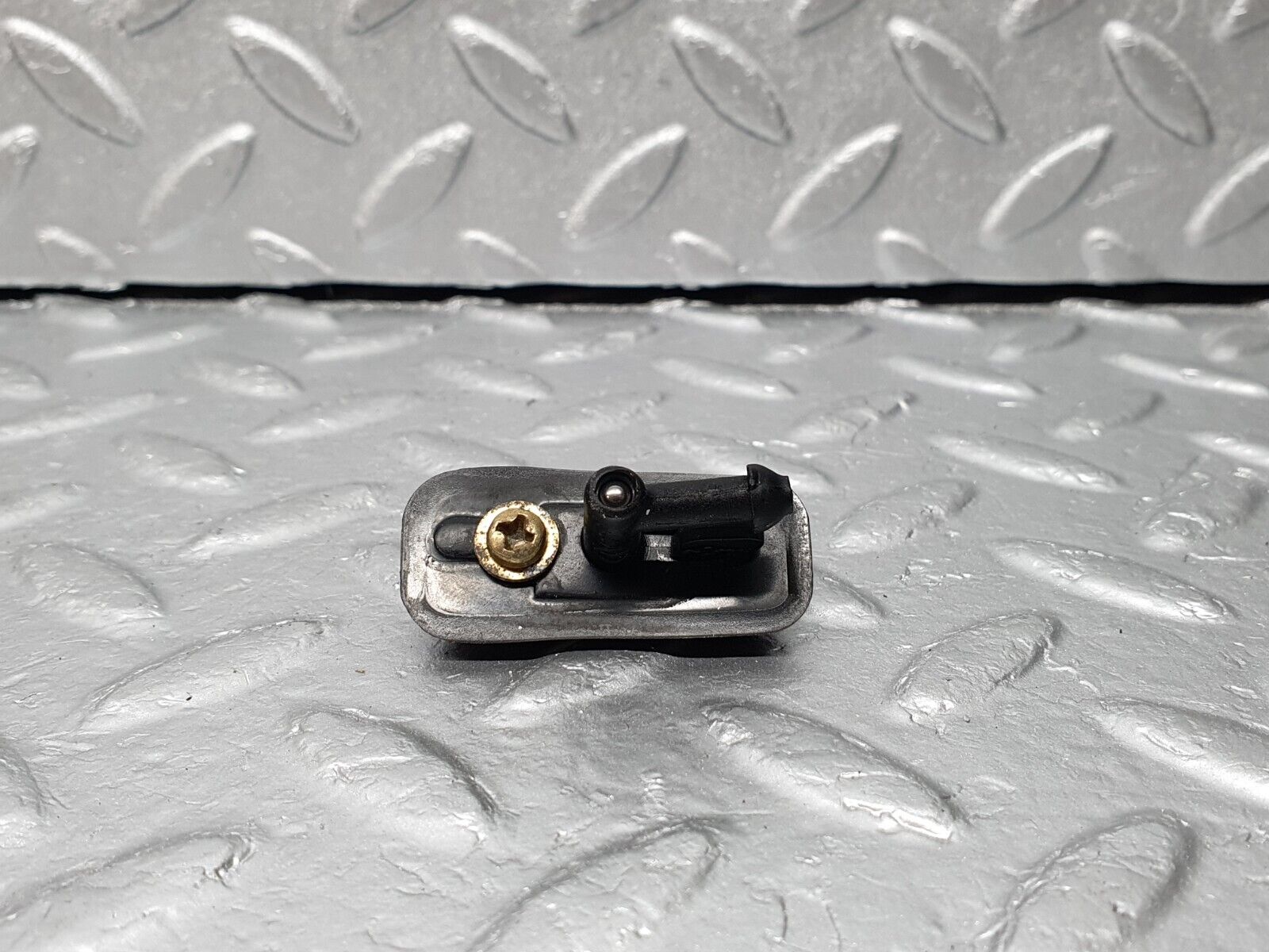 41301 Mercedes-Benz S124 E220 Wagon Windscreen Washer Nozzle