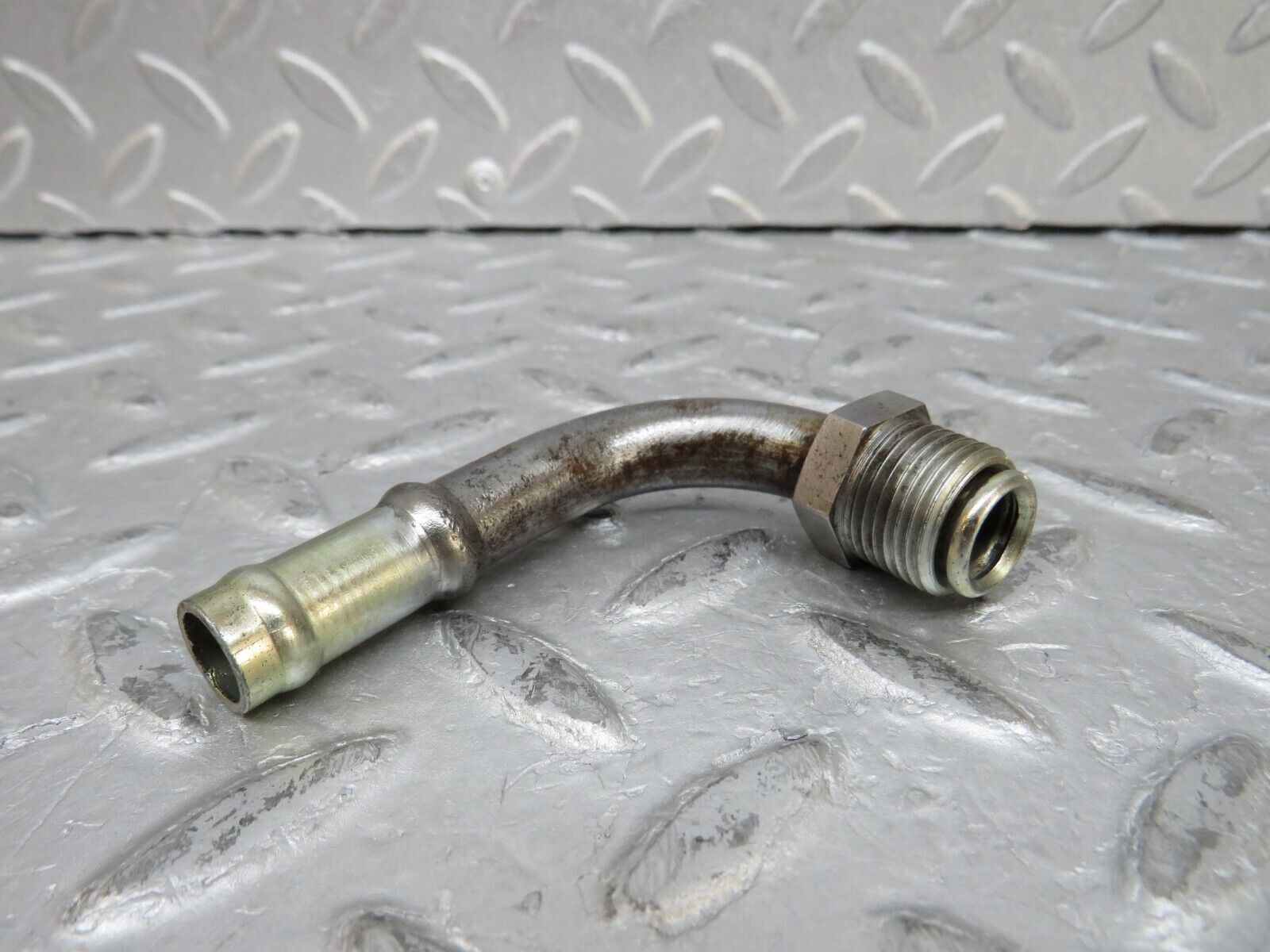 37147 Mercedes-Benz C126 420SEC Coupe Oil Line Pipe