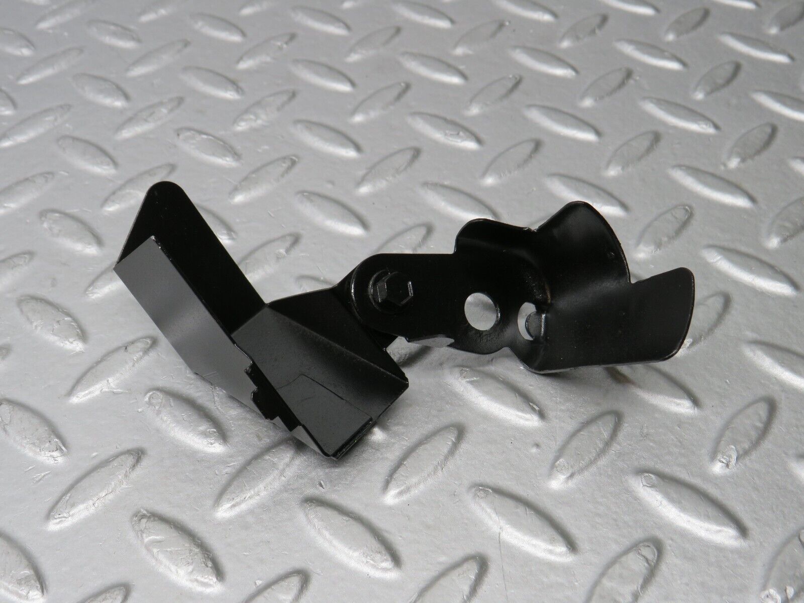 39005 Mercedes-Benz W201 190E 2.6L Steering Box Joint Cover