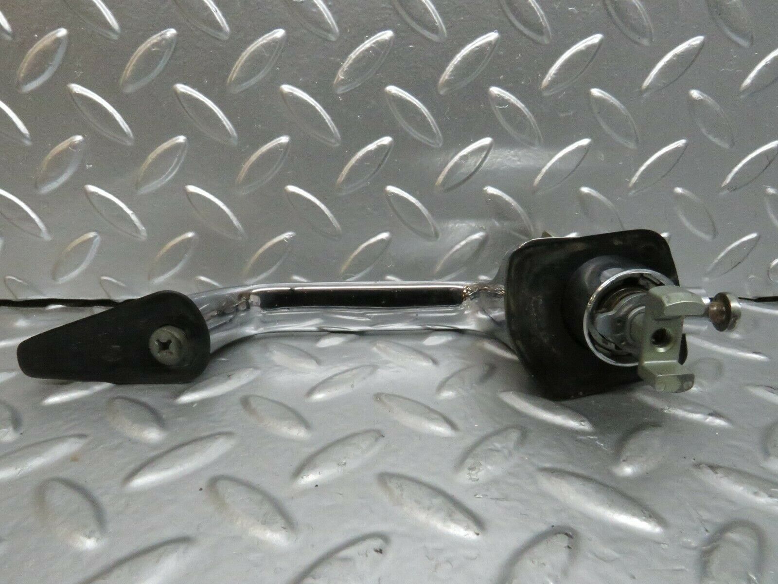 23715 Mercedes-Benz W114 280E Exterior Door Handle Front Left With Key 1157600501