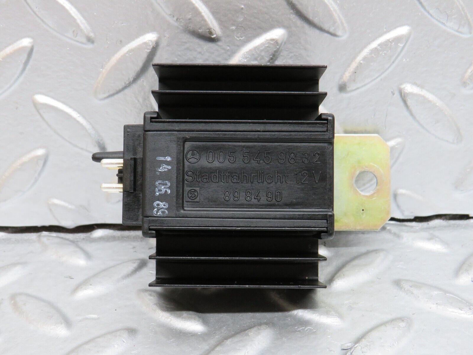 29449 Mercedes-Benz W124 230E ECU Relay 0055459832