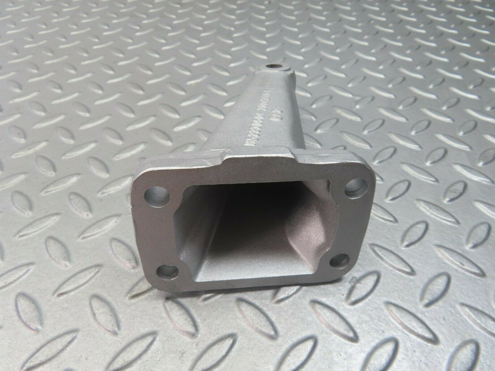 8335 Mercedes-Benz W115 Engine Mount Bracket Right Side 1152230504